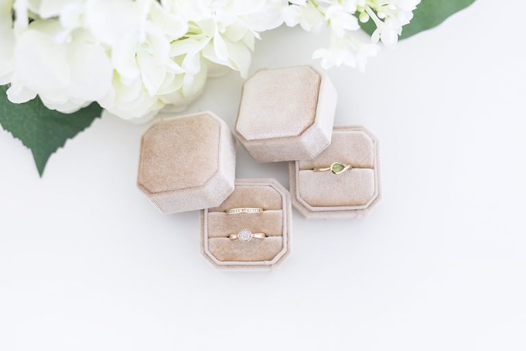 Our stunning velvet square ring boxes are the perfect accessory for your rings on your wedding day