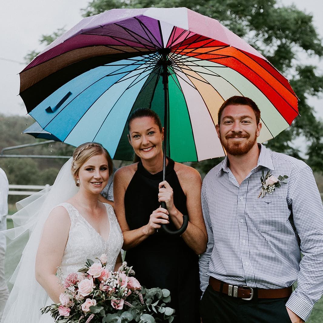 Karen Miles Wedding Celebrant Tamborine Mountain with couple